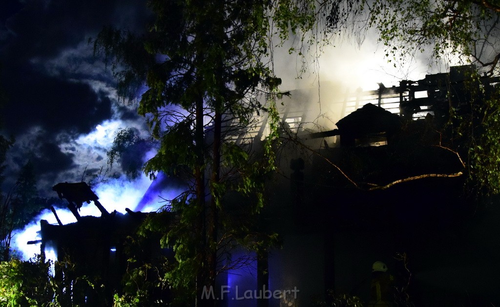 Grossfeuer Einfamilienhaus Siegburg Muehlengrabenstr P0340.JPG - Miklos Laubert